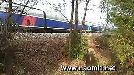 L'uomo prende la mog ...