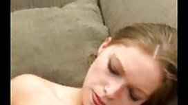 Bruna giocando con l ...