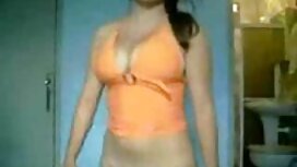 Una ragazza adulta c ...