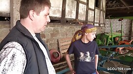 L'uomo stava strappa ...